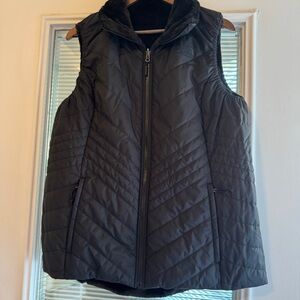 The North Face Womens XL Reversible Quilted Vest Faux Fur Lined Black Zip Pocket